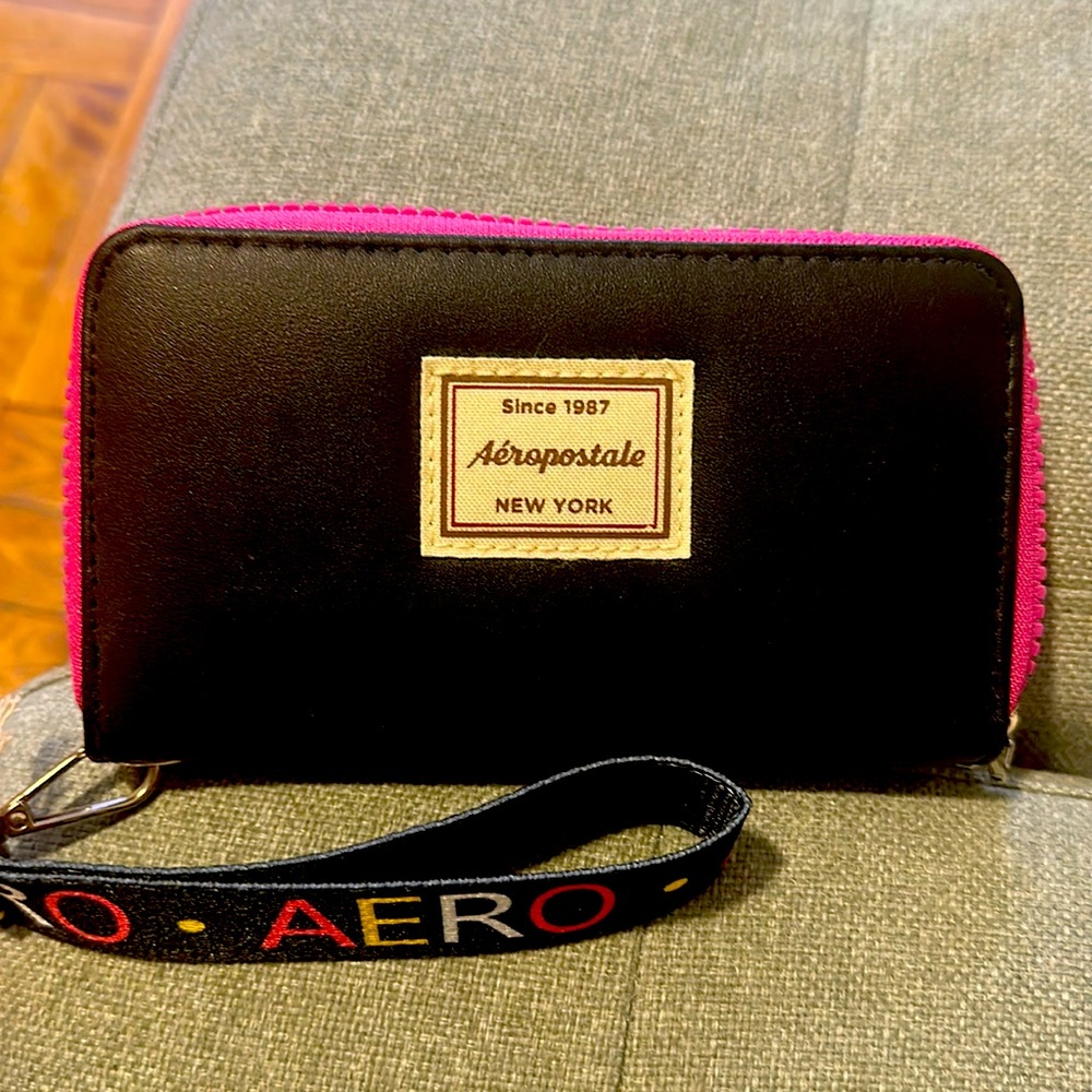 Aeropostale black wallet with pink trim. Never used. Detachable wristlet.